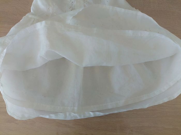 Vieille robe blanche - photo numéro 3