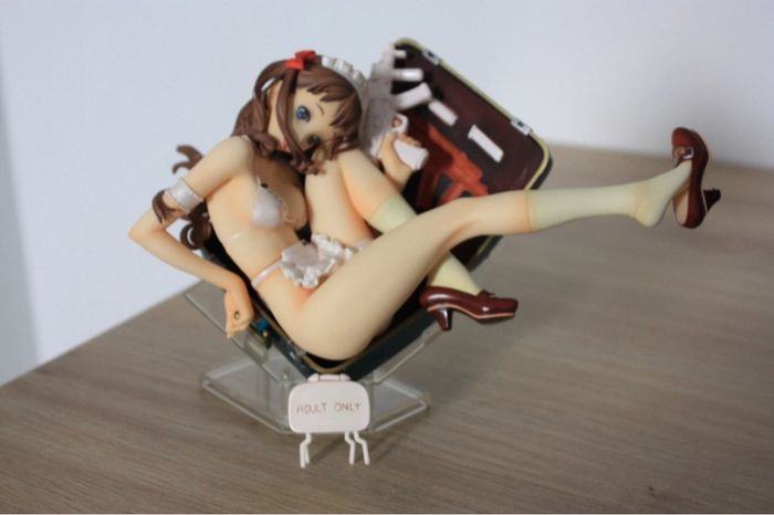 Figurine trunk girl native