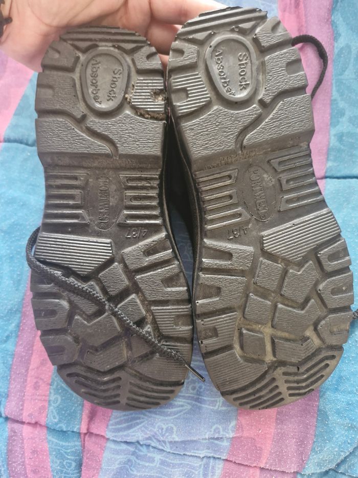 Chaussures de sécurité en parfait état - photo numéro 2