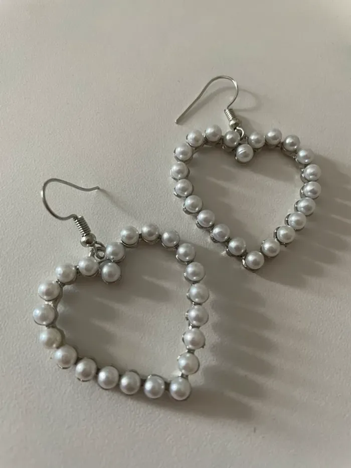 Boucle d’oreille cœur à perles du groupe MaxMara sans logo,sans étiquette. - photo numéro 4