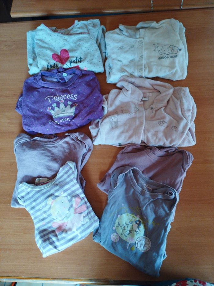 Lot pyjamas et bodies