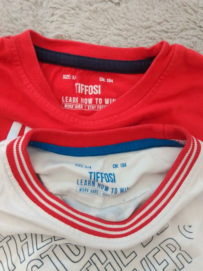2 tee-shirts 3/4 ans - photo numéro 2