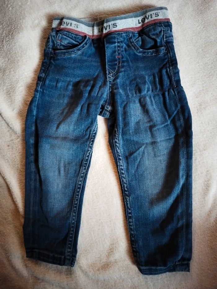 Jeans Levi's taille 18 mois