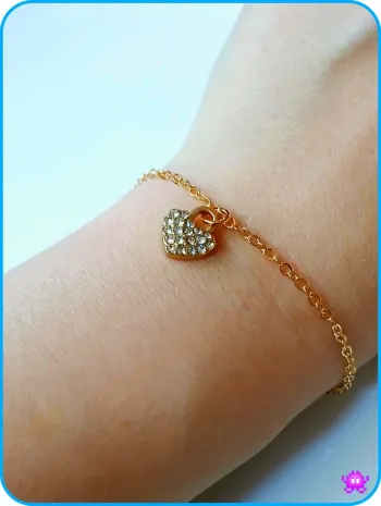 Bracelet doré cœur – tendance, féminin et lumineux