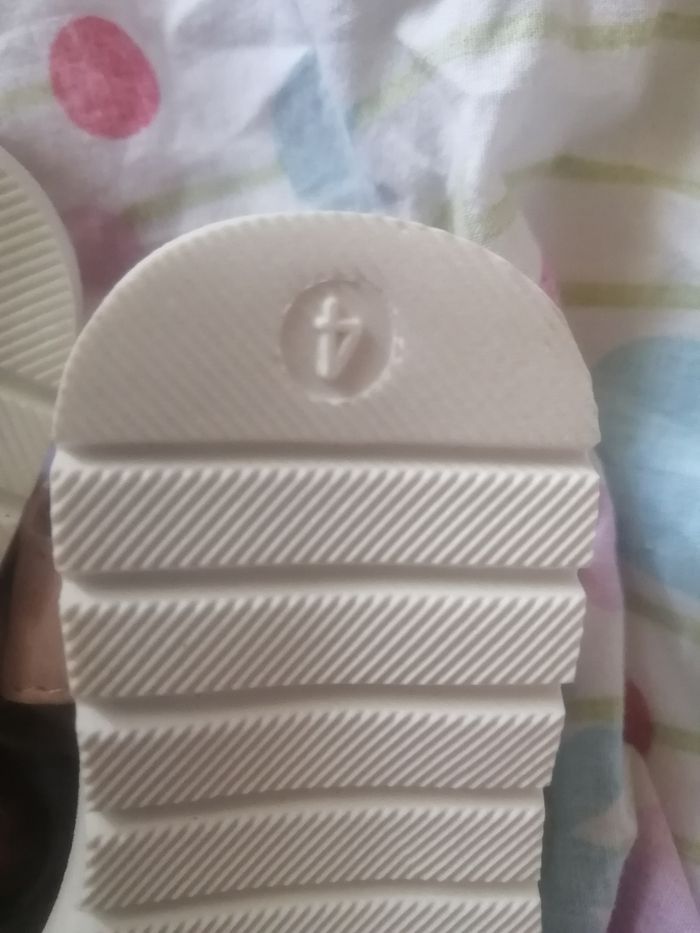 Sandale neuve taille 23 - photo numéro 3