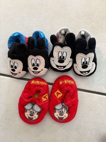 3 paires de chaussons Disney bebe T.0-3 mois