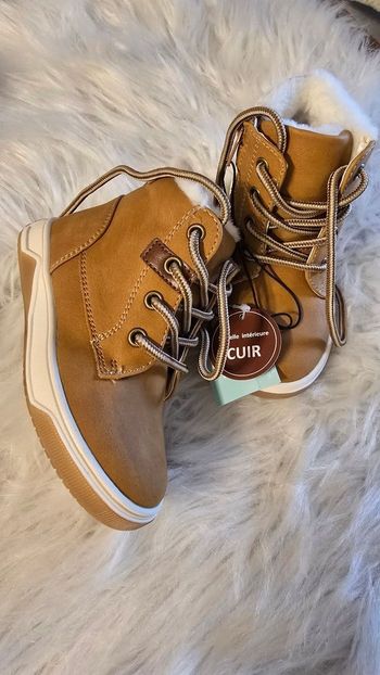 😍😍💙💙NEUVES  (non portées) 🤎🤎💥💥 superbes bottines fourrées garçon pointure 24🤎🤎💙💙