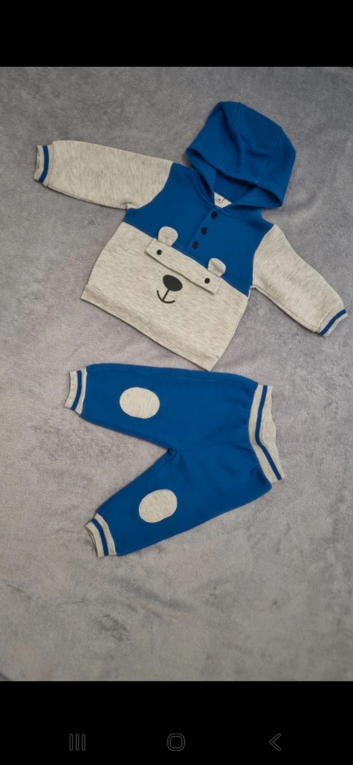 Ensemble jogging ourson