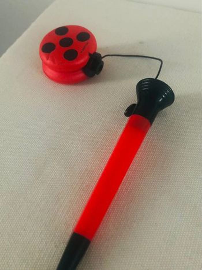 Stylo yoyo miraculous + écouteurs tiki - photo numéro 8