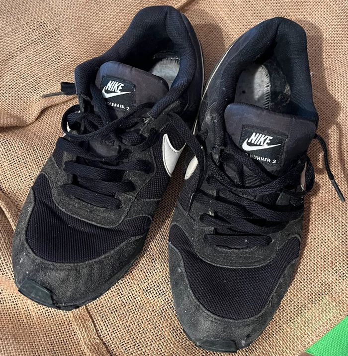 Paire de baskets Nike T. 42 homme