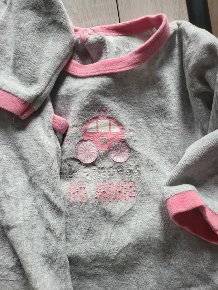 Lot 2 pyjama 9 mois - photo numéro 3