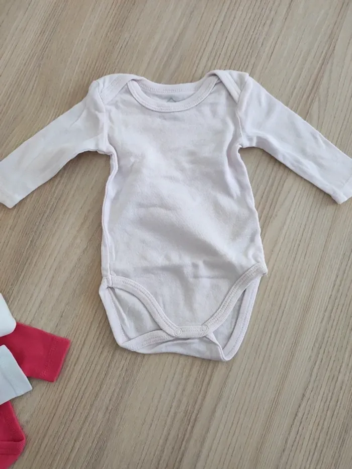 Lot 7 bodies 3 mois - photo numéro 6