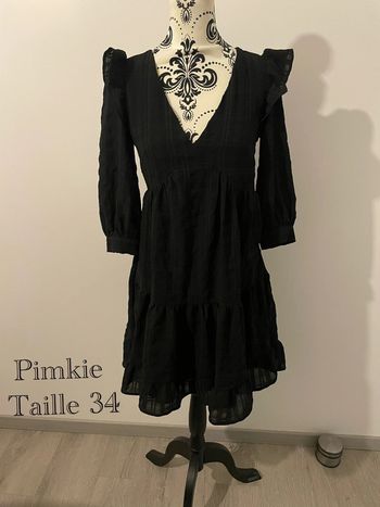 Petite robe noire Pimkie, volants aux épaules et bas, taille XS