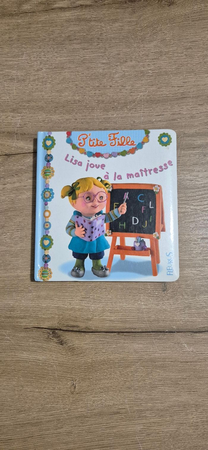 Livre P'tite Fille : Lisa joue à la maîtresse
