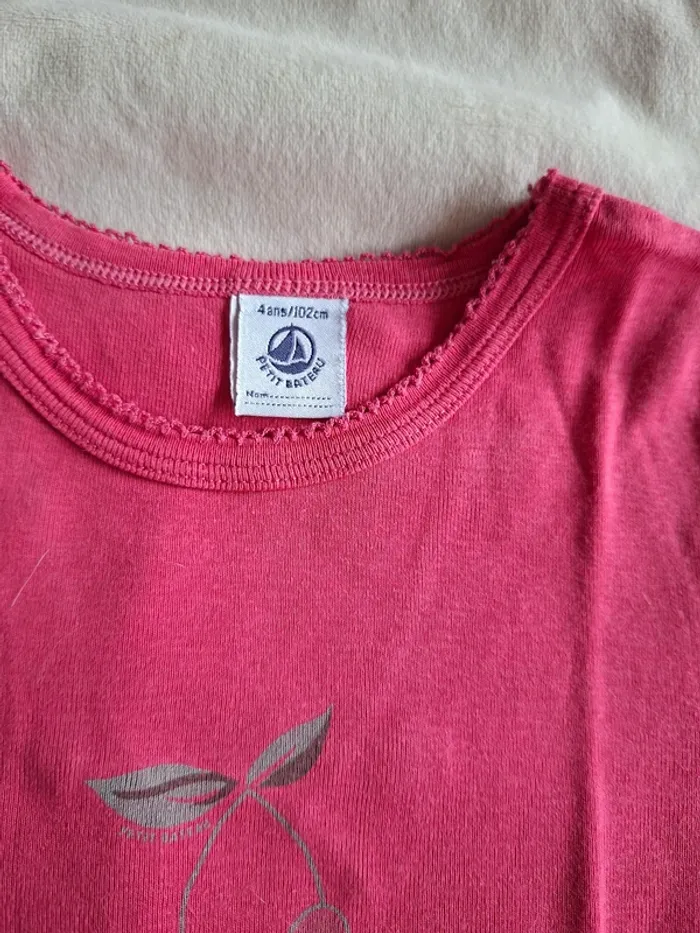 t-shirt fille rose taille 4 ans, marque petit bateau, en très bon état - photo numéro 2