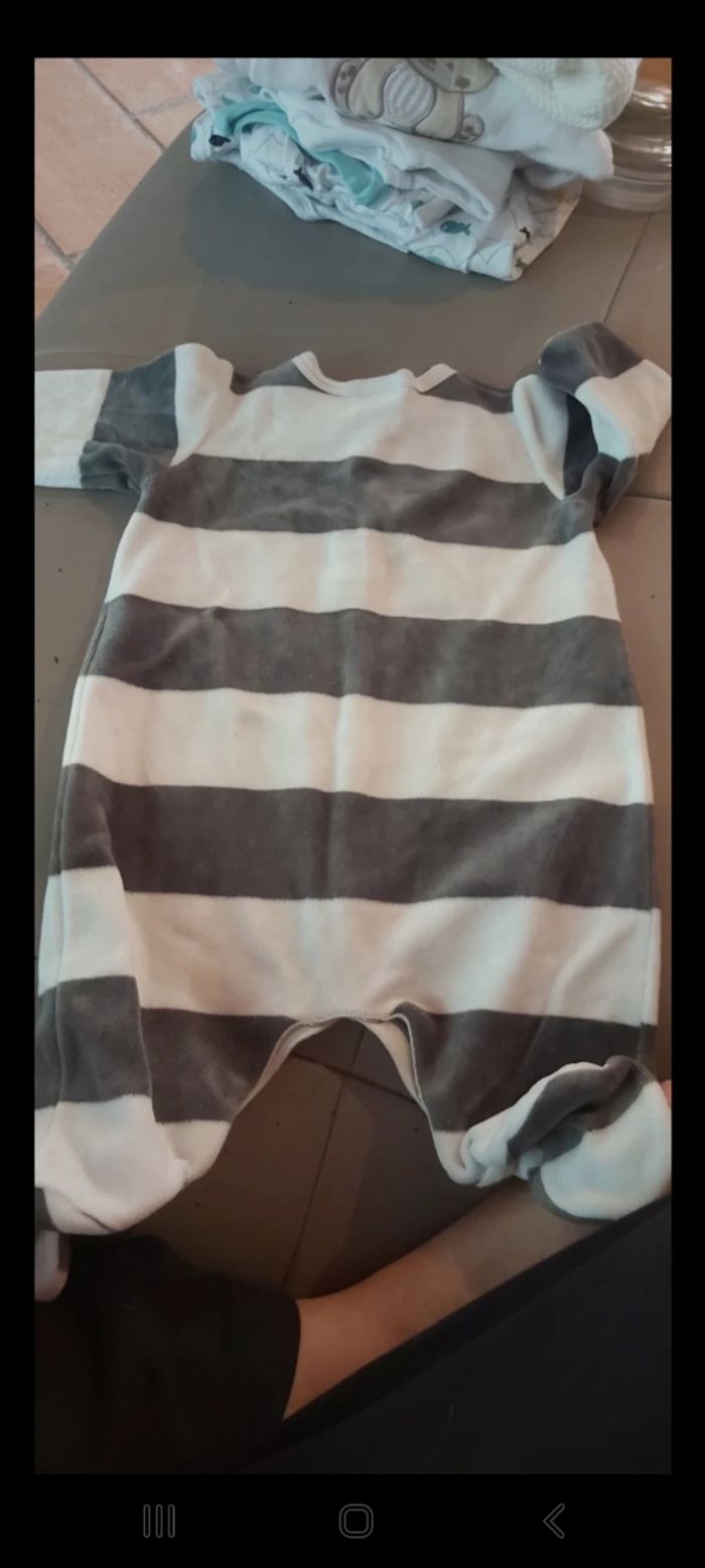 Pyjama 1 mois - photo numéro 4