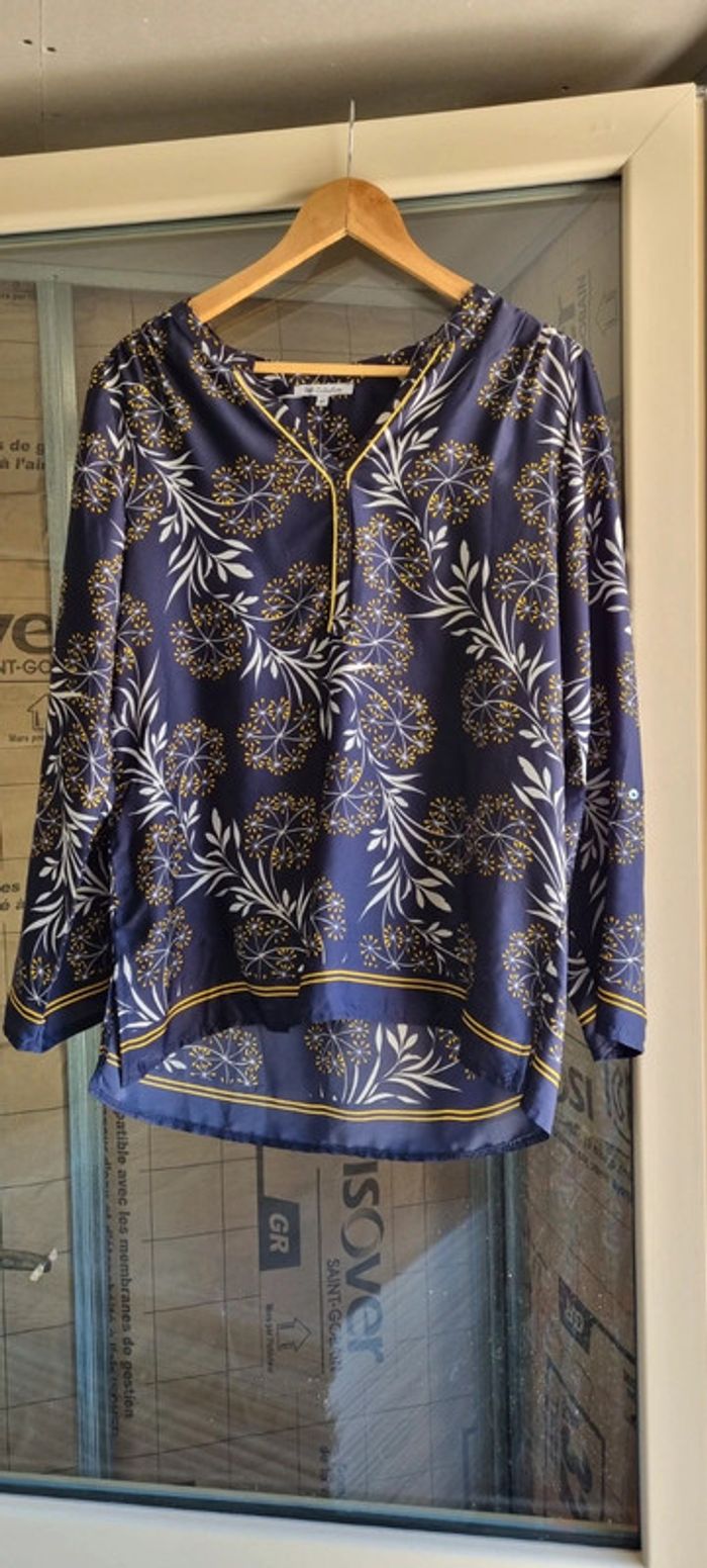 Tunique bleue à motifs