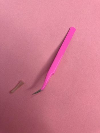 Mince extensions de cils