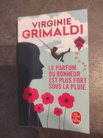 Le parfum du bonheur est plus fort sous la pluie Virginie Grimaldi Livre de Poche 2025