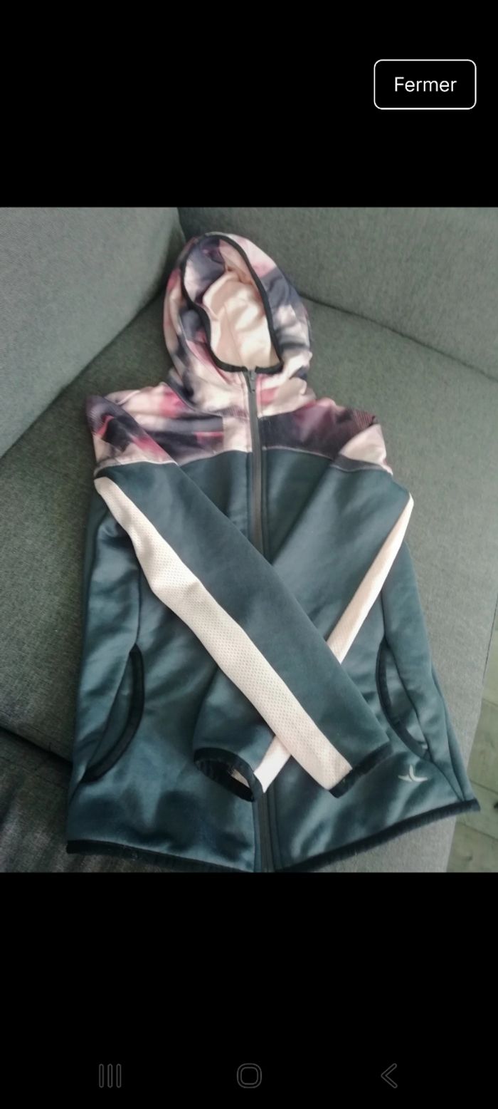 Veste survêtement decathlon 9 ans Bon état - photo numéro 2