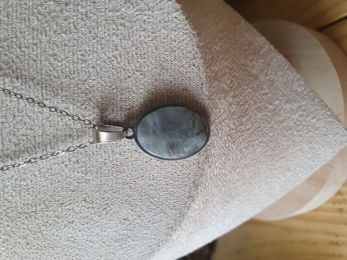Collier en acier inoxydable avec un pendentif en pierre de labradorite - photo numéro 2