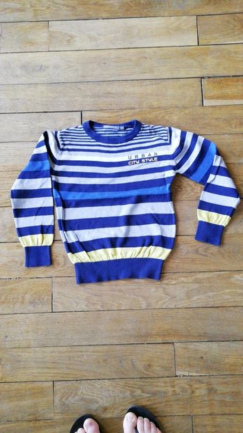 Pull garçon taille 8 ans.