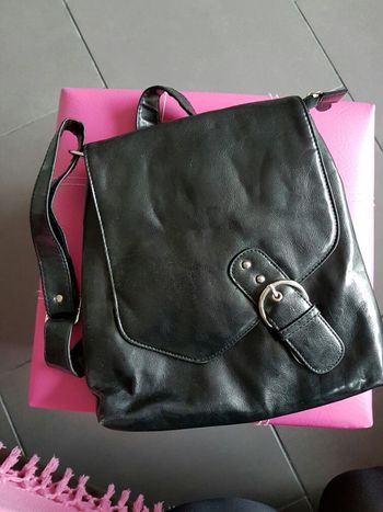 Sac à main noir en cuir