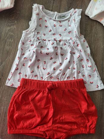 Ensemble haut fleurie + short rouge