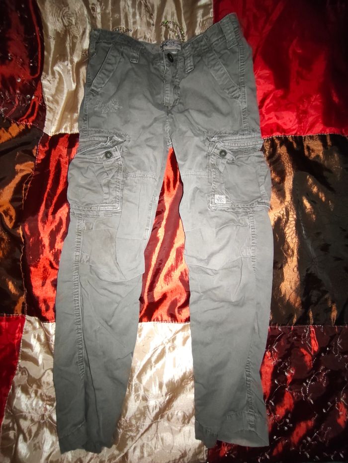 Pantalon style cargo