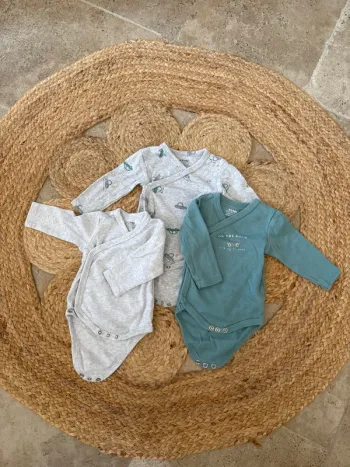 Lot de trois body, ouverture brassière 1 mois Kiabi