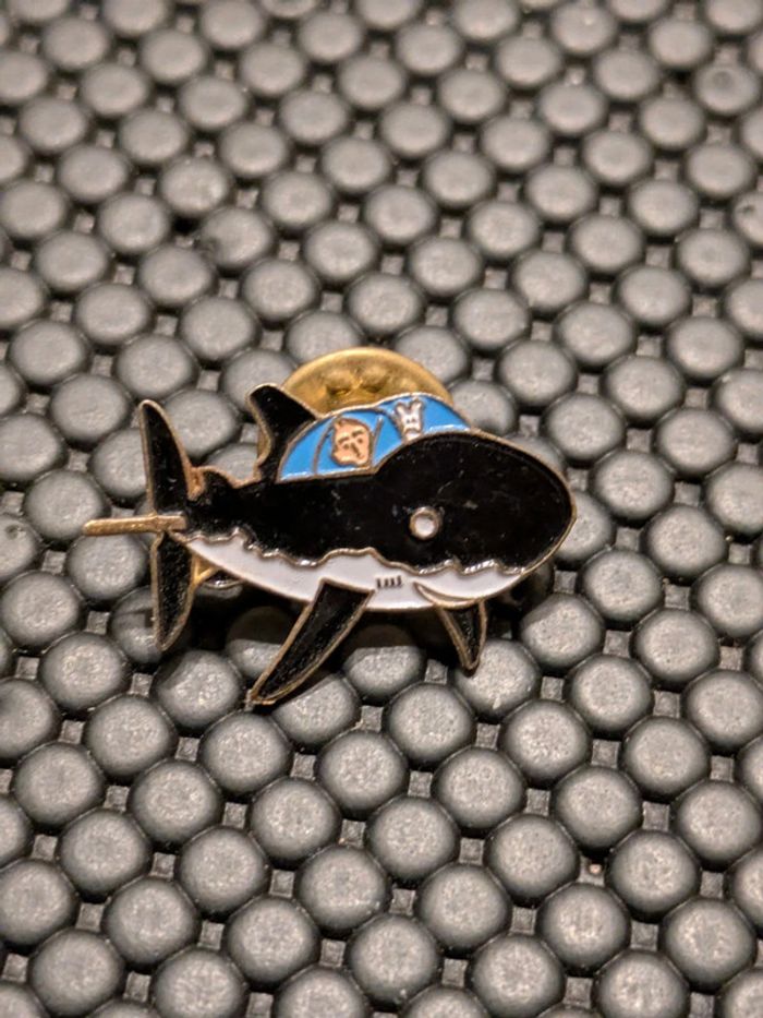 Pin's Tintin et Milou Sous Marin Requin 🦈