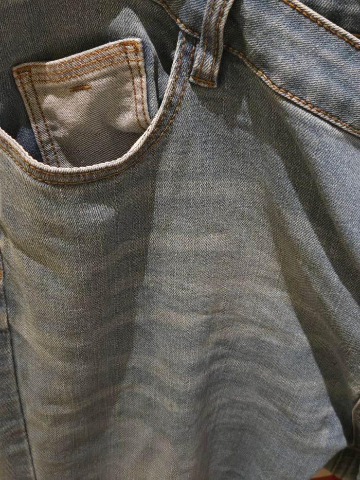 Jean droit bleu délavé à revers léopard T.44/46 Gémo - photo numéro 7