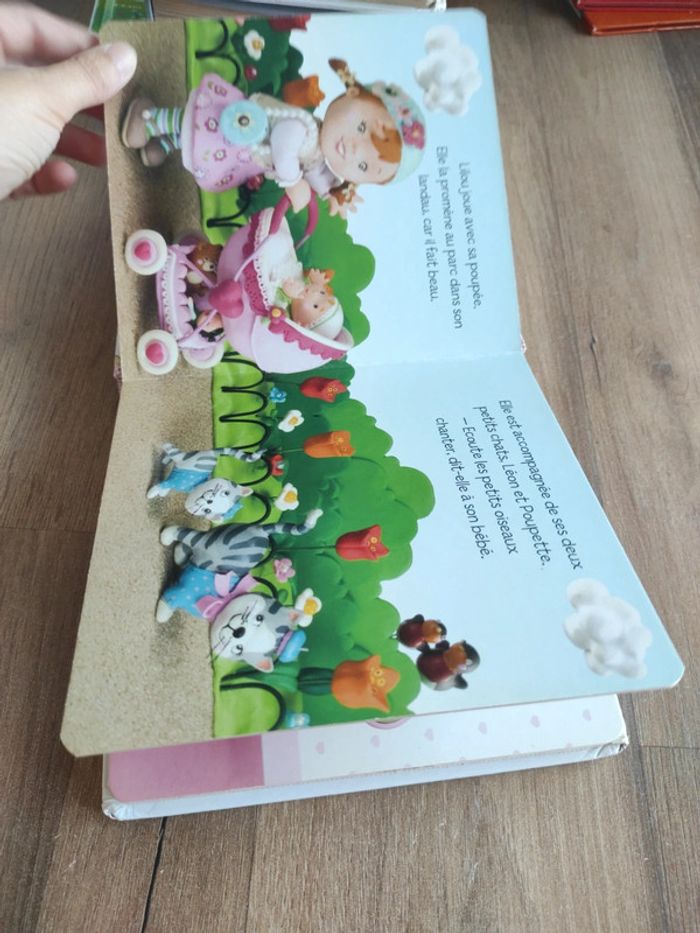 Livre : P'tite Fille : Lilou joue à la poupée - photo numéro 5