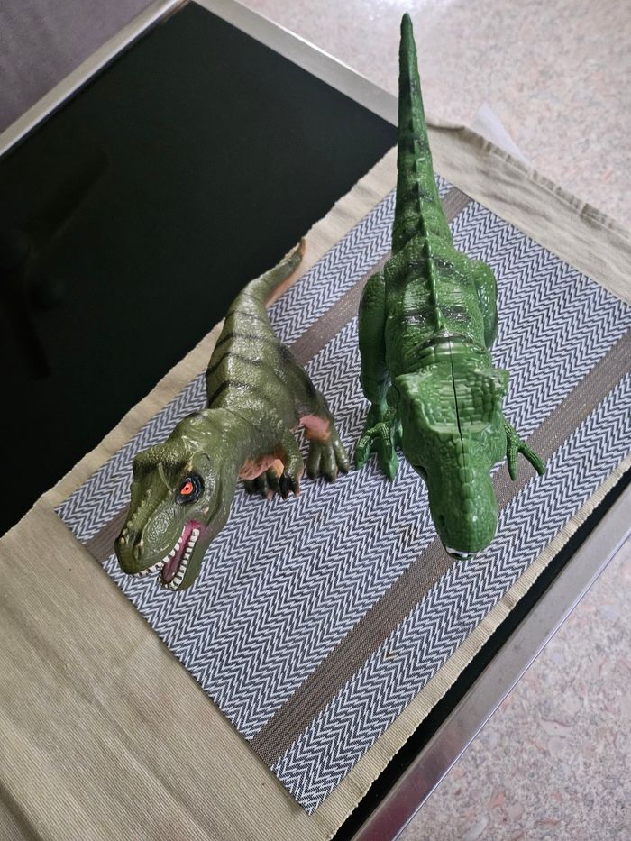 2 dinosaures 30 cm