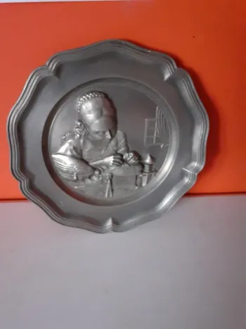 Assiette en étain