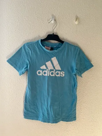 T-shirt Adidas taille 6-7 ans