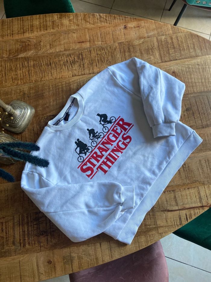 Sweat Stranger Things M