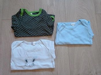 Lot de 2 bodies Kimadi et 1 body Orchestra 18 mois