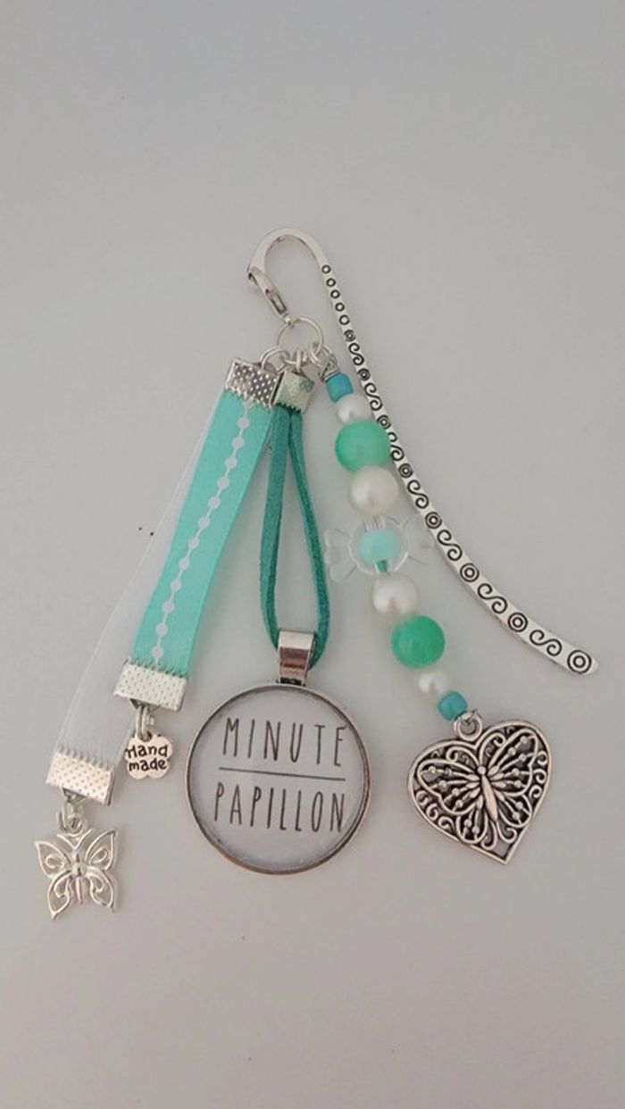 Cadeau humour, bijoux de sac ou marque page " minute papillon"