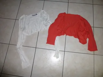 impeccable lot de 2 gilets bolero court blanc et corail taille 42 / 44