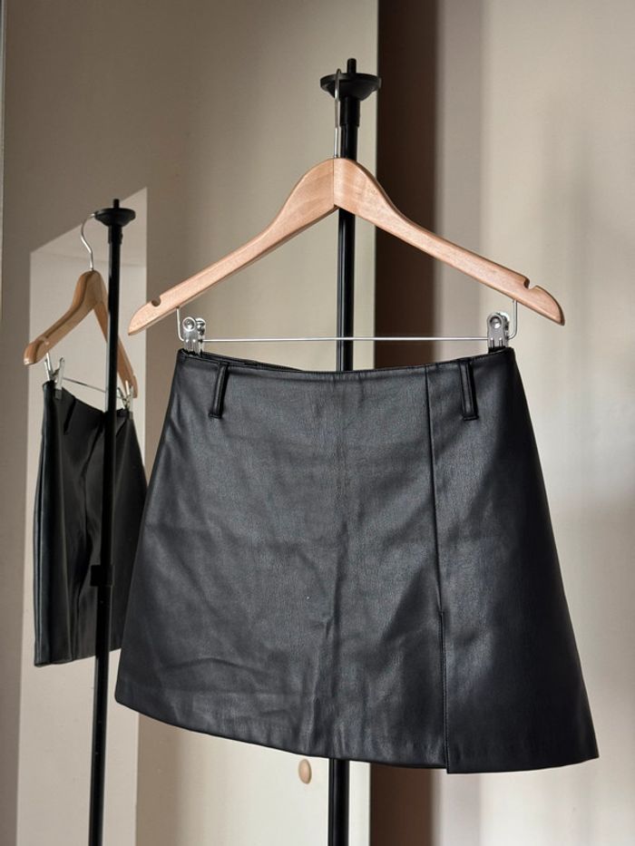 Mini-jupe trapèze en simili cuir noir XS Olga Leyers - photo numéro 5