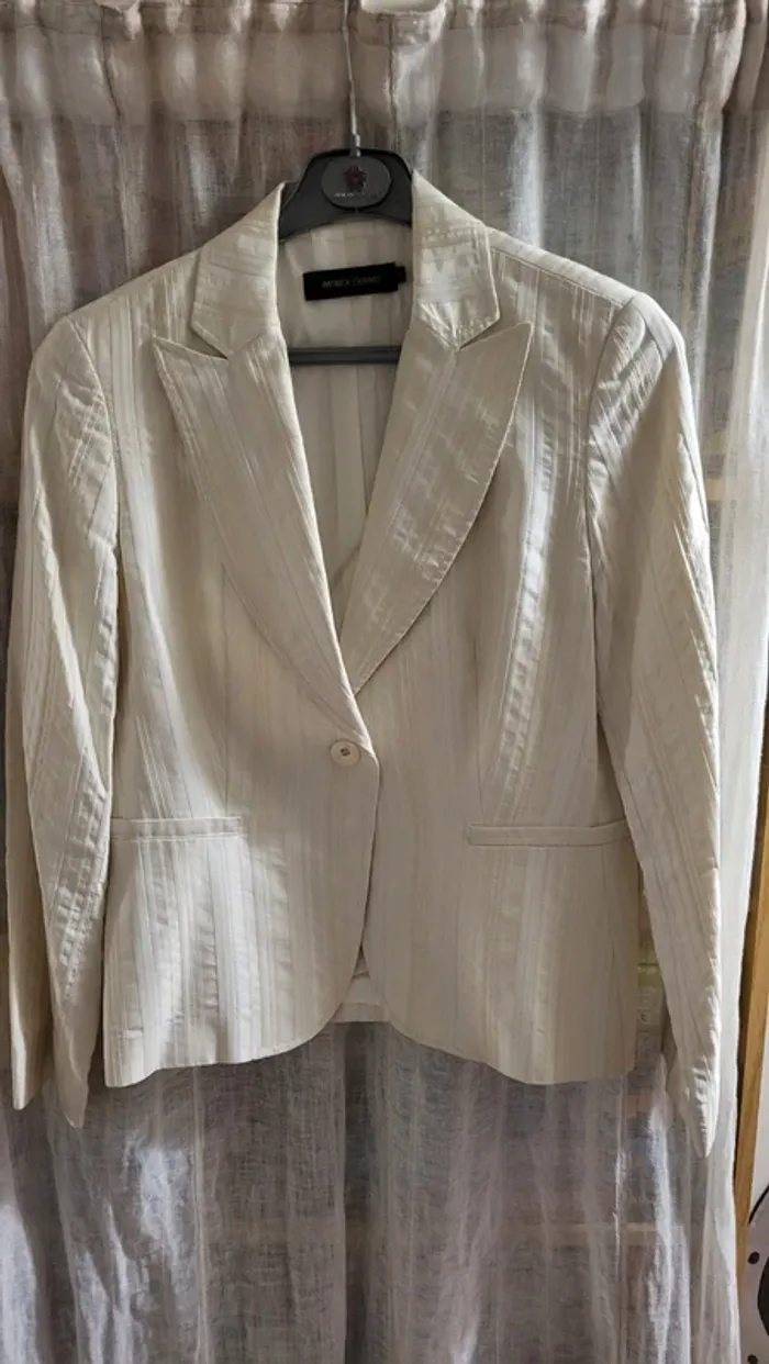 Costume femme couleur crème