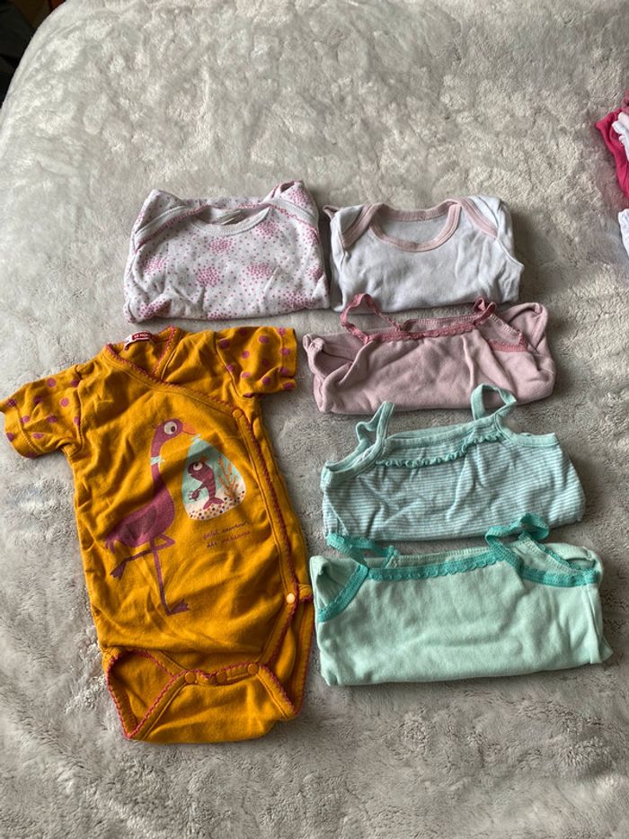 Lot de 6 bodies 12mois - photo numéro 2