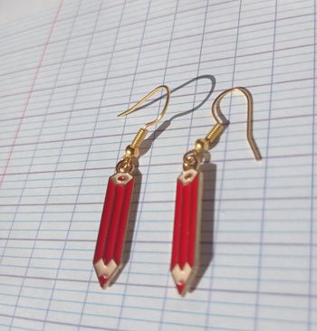 Boucles d'oreilles crayons rouges