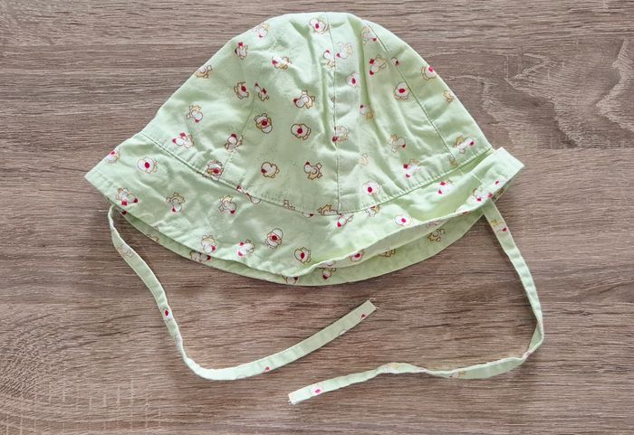 Chapeau / Bob bébé vert amande motifs poussins - 3 mois