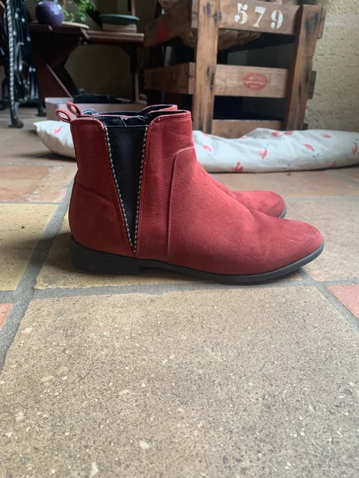 Bottines en daim rouge