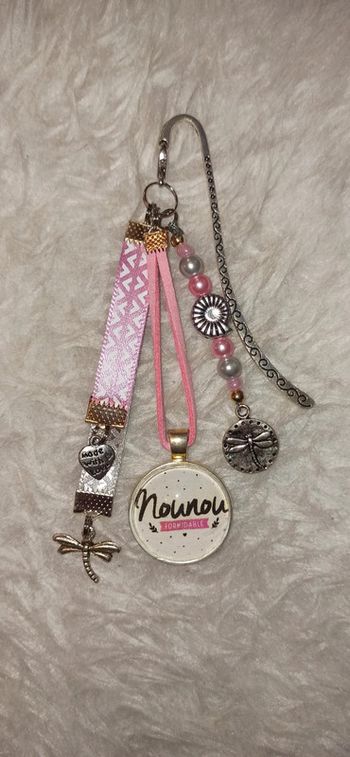 Cadeau nounou, bijoux de sac ou marque page " Nounou formidable "