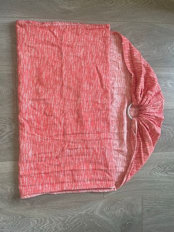 Portage sling ringsling de la marque Neobulle Modèle Jungle coloris Anémone