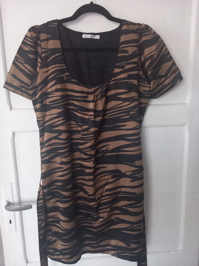 Robe courte zébré taille 38
