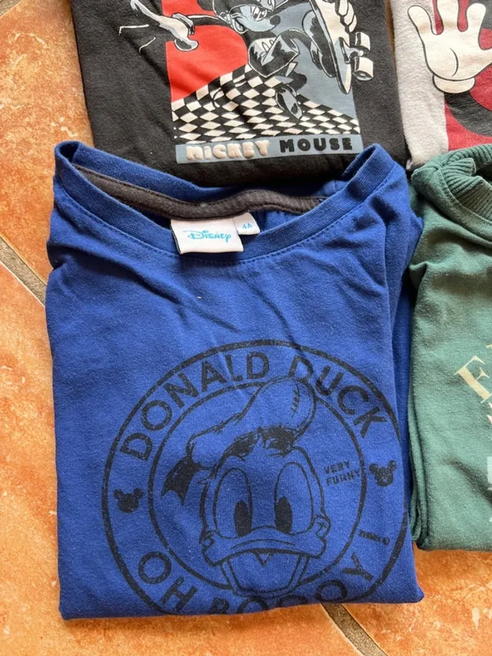 Lot 5 t-shirt Disney neuf 4ans - photo numéro 2